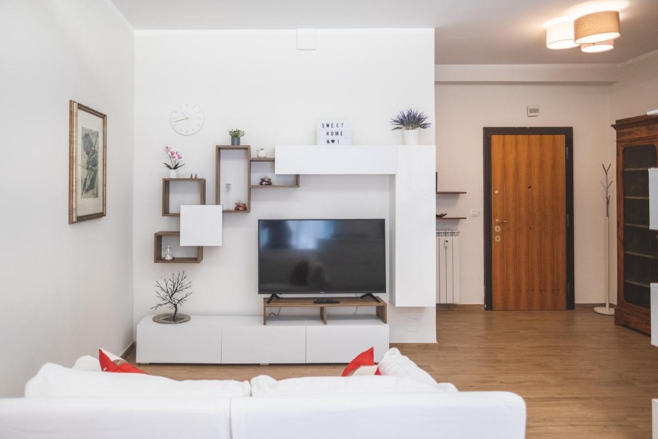 Apartment Cozy Flat With Terrace At Trastevere Train Station Rom