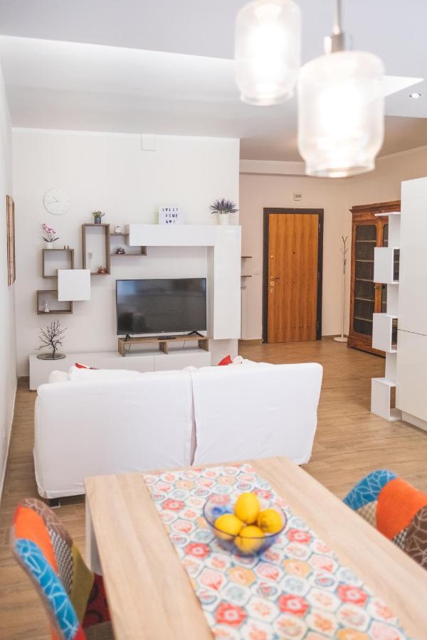 Cozy Flat With Terrace At Trastevere Train Station Rom